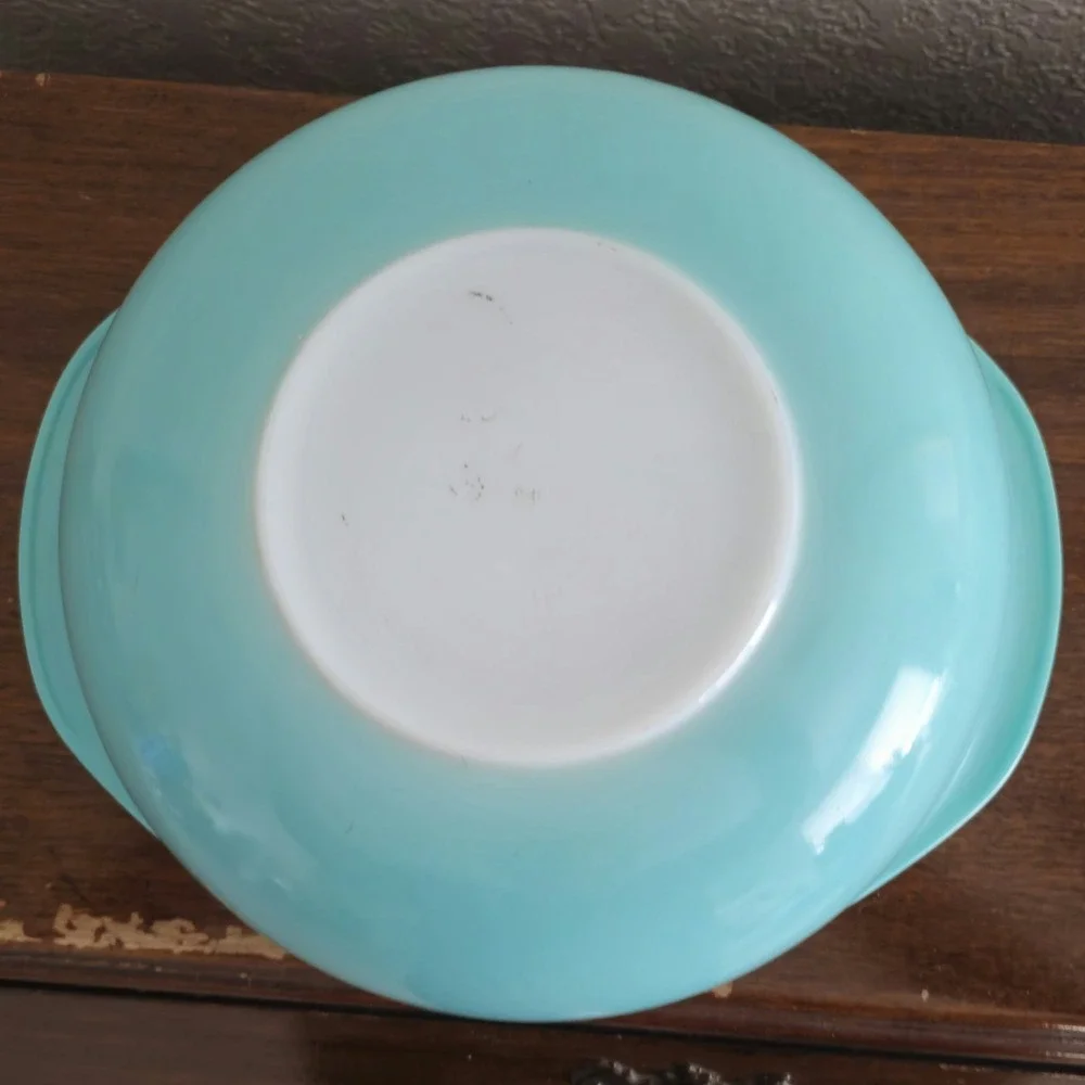 Vintage Pyrex #024 2-Quart  Turquoise Robin's Egg Blue Casserole W/624C Lid